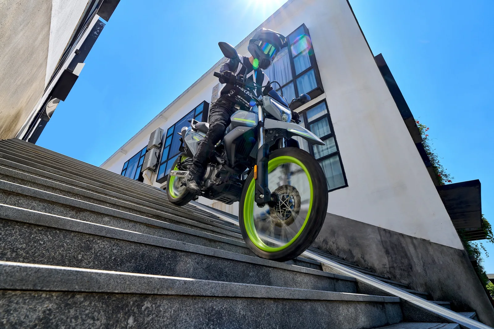 CFMOTO 250 DUAL — fotografia 3