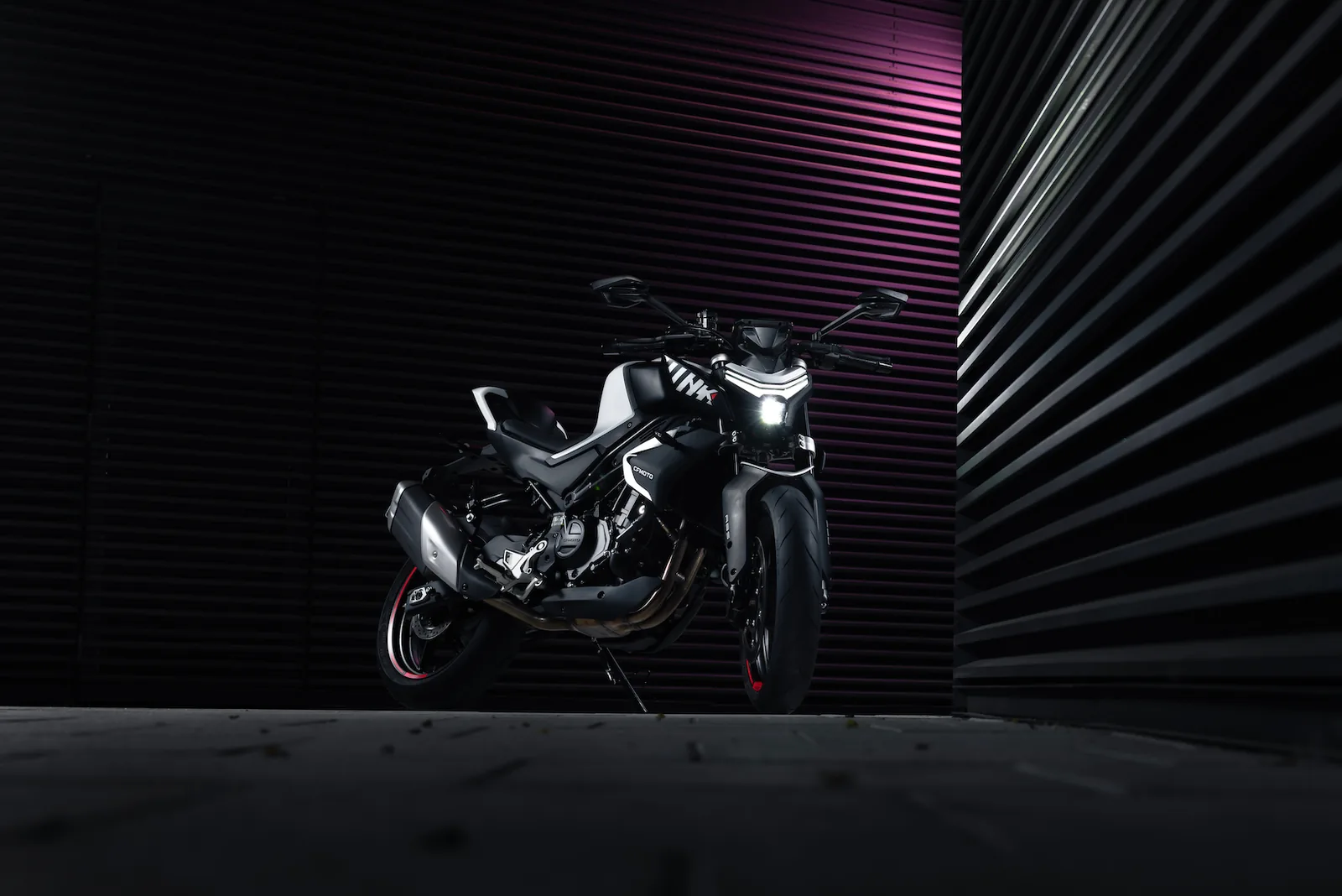 CFMOTO 450NK — fotografia 5